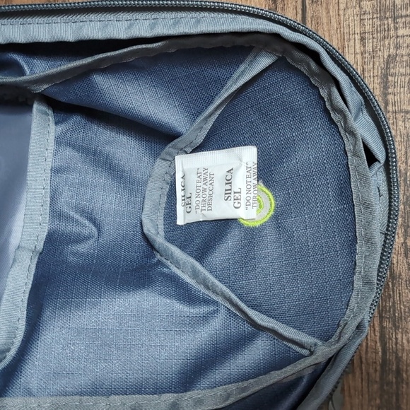 *NWT* ecogear Water Dog Hydration Pack in Navy and Black - Picture 8 of 9